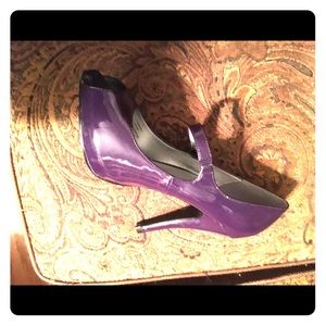 Glossy purple strap heels
